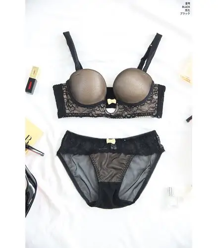 潮流款魔力光感杯身前镂空蕾丝美体文胸and性感蕾丝包臀内裤套装