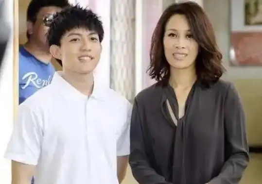 回顾好男人孟桐39岁娶未婚生子的那英用爱治愈继子半生