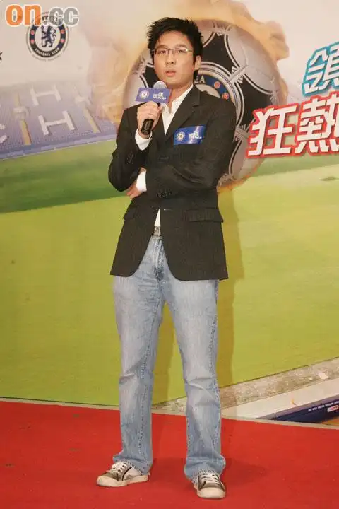 霍启山出席足球活动 透露哥哥霍启刚感情生活