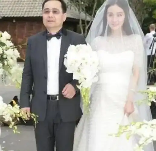 2杨幂至于gay的问题,主要是因为当初汪苏泷和尤长靖炒作过一段时间的