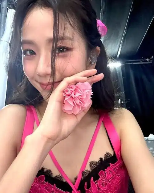 kimjisoo超话#金智秀新专me#230411 智秀个人ins/ins story更新图片9p