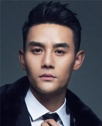 宽额头一字线发际线男生发型设计