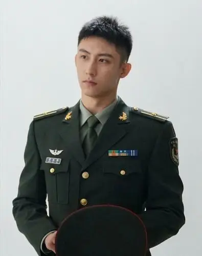 原创黄景瑜三剧待播搭档王丽坤吴谨言李沁又接拍抗疫剧在一起