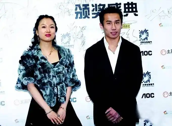 王媞以前能够过得富足,一方面是因为父母的供养,一方