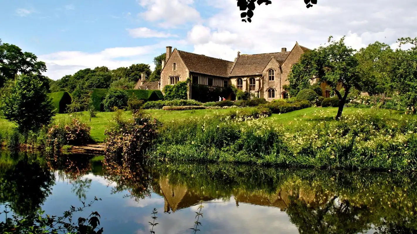 漂亮的绿色小镇风景摄影高清桌面壁纸