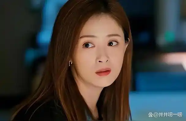 1992年,8岁的蒋欣在《坠子皇后》出演童年乔清秀,从此开启了自己的