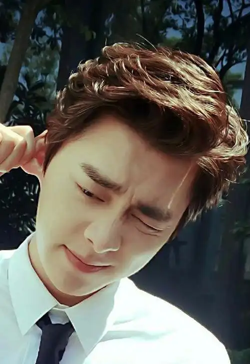 李易峰换新发型像换了张脸颜值爆表堪比整容