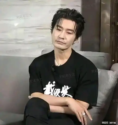 黄晓明近照曝光:胡子拉碴,眼神疲惫,网友直呼心疼!