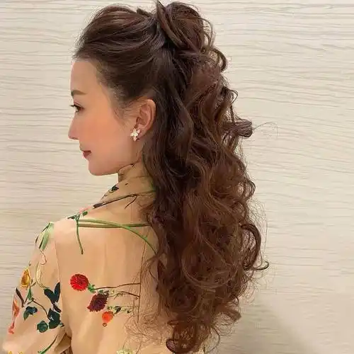 60岁女人烫什么发型好看这9款时髦洋气卷发端庄大气又减龄