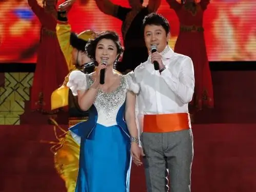 刘媛媛献歌文联春晚 唱响经典梦回边疆(图)
