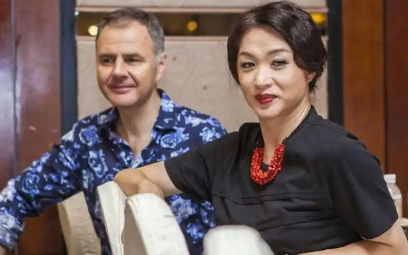 金星畅聊与汉斯的爱情首次见面就同床而眠过程太浪漫了