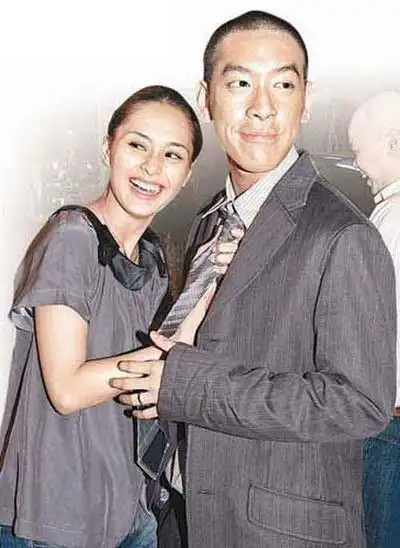 霍启刚与嫩模吴婷上演海战门昔日风流照曝光23