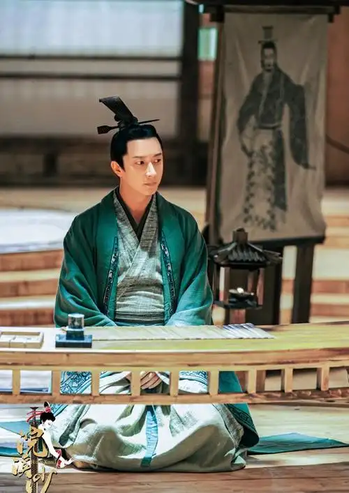 特别是在剧照出来后,不少人吐槽韩庚的古装造型不太好看,也和大家心目