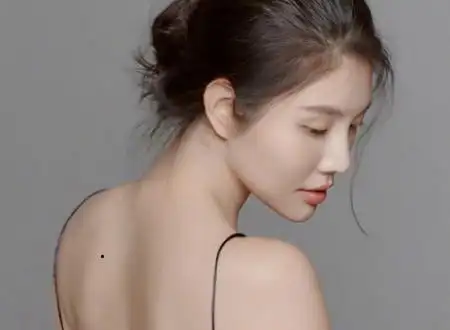 左背痣的女人命运