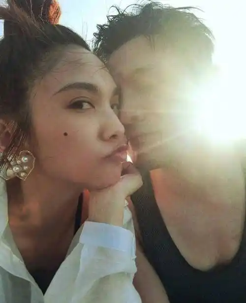 优秀的人有人爱,高情商回应与李荣浩,井柏然三人关系_网友_王嘉尔