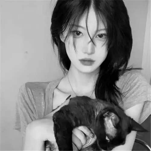 女生头像慵懒偏冷淡风黑白图片
