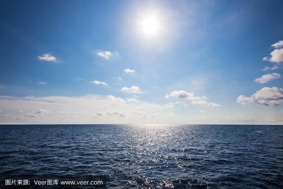夏日的泰国,蓝天和大海上的阳光
