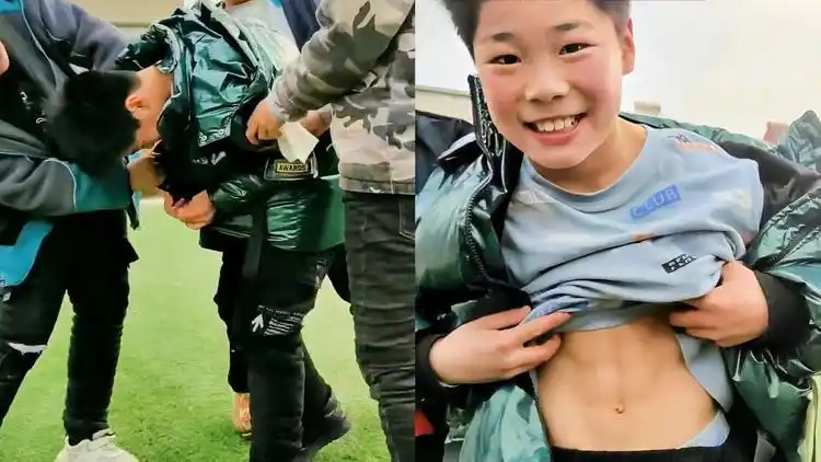 小男孩舞蹈课秀腹肌,衣服撩起来的时候帅炸了!