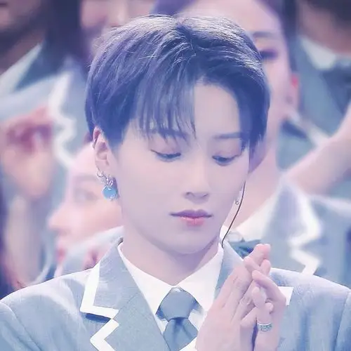 自调刘雨昕头像