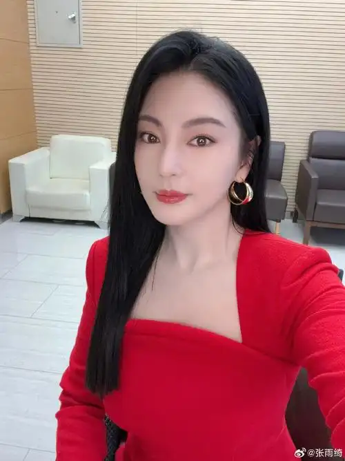 #张雨绮元气果冻妆##张雨绮第一天上班妆容#