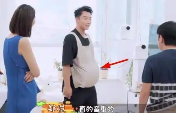 郑恺戴"假肚子"感受老婆辛苦,手托腹部小心翼翼_孩子_王祖蓝_宝宝
