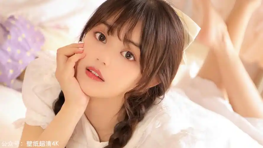 大眼萌妹子动人写真最潮的壁纸