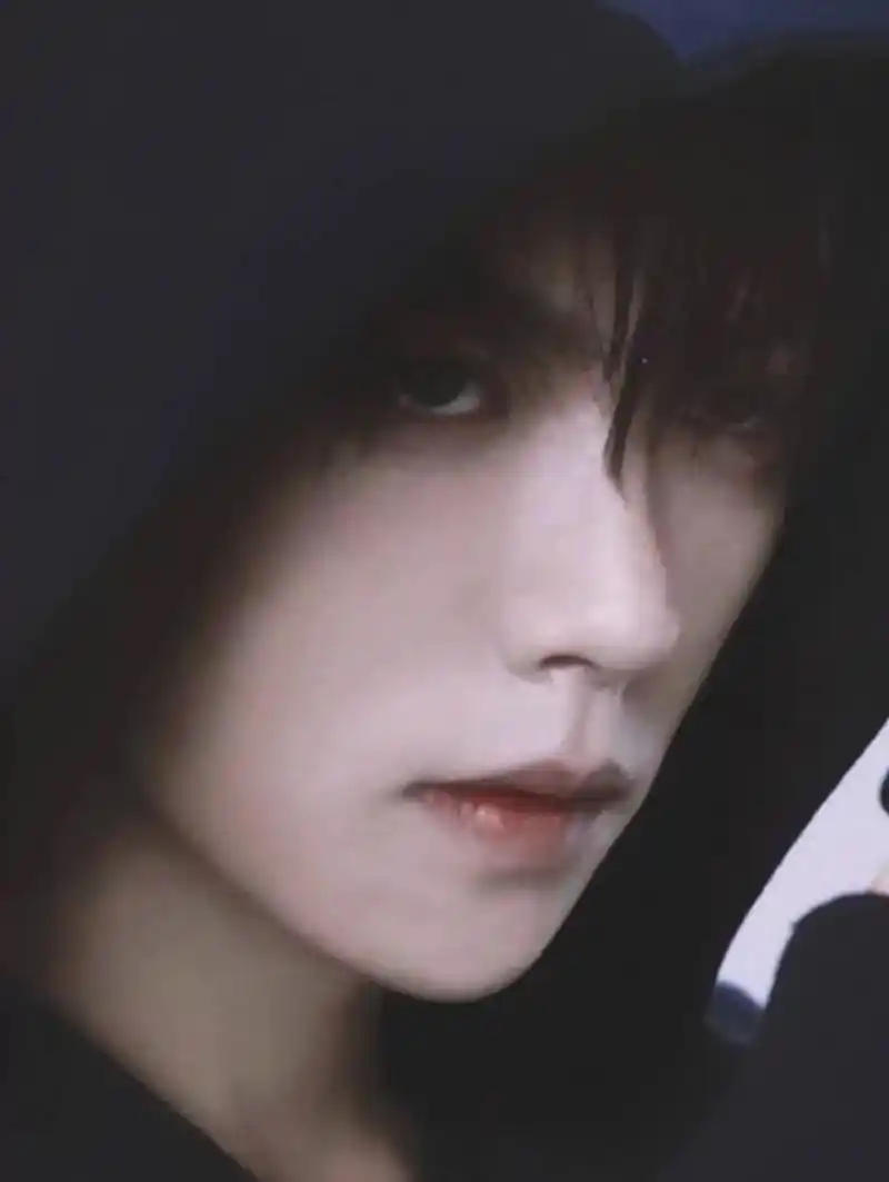 肖宇梁(张起灵)壁纸 我只想知道这个男人以后还会不会演张起灵.