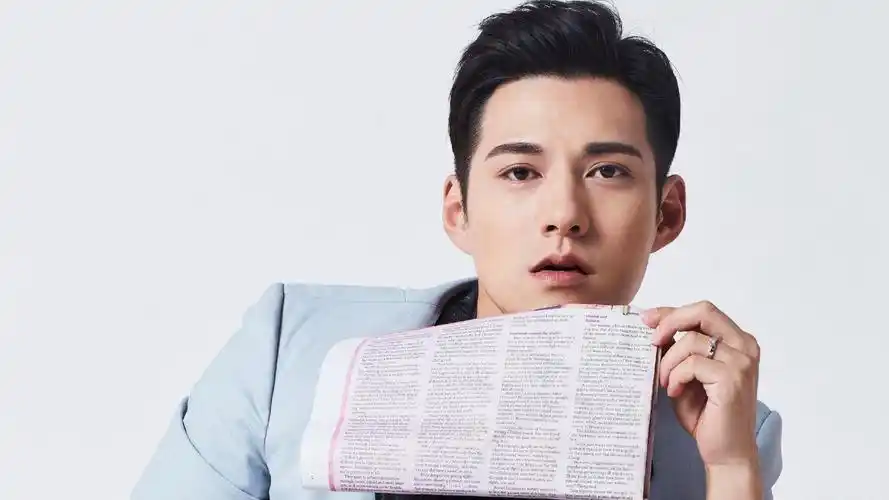 明星帅哥严屹宽明星风尚壁纸