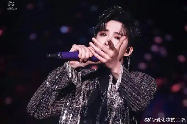 刘宇宁##刘宇宁片场抽烟