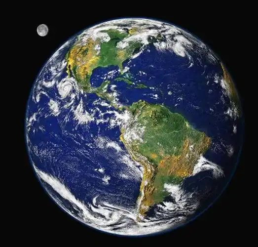 在这些照片上,我们可以看到,当时的地球还是一颗美丽的蔚蓝星球,就