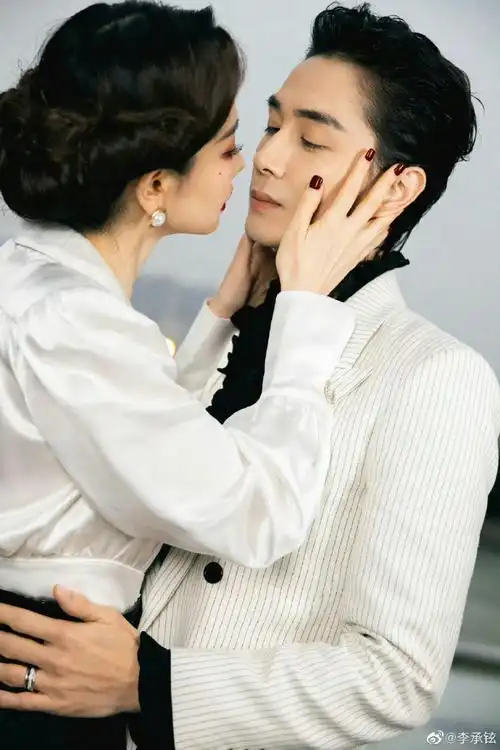 戚薇李承铉结婚九周年手绘祝福##李承铉连续九年庆祝结婚周年