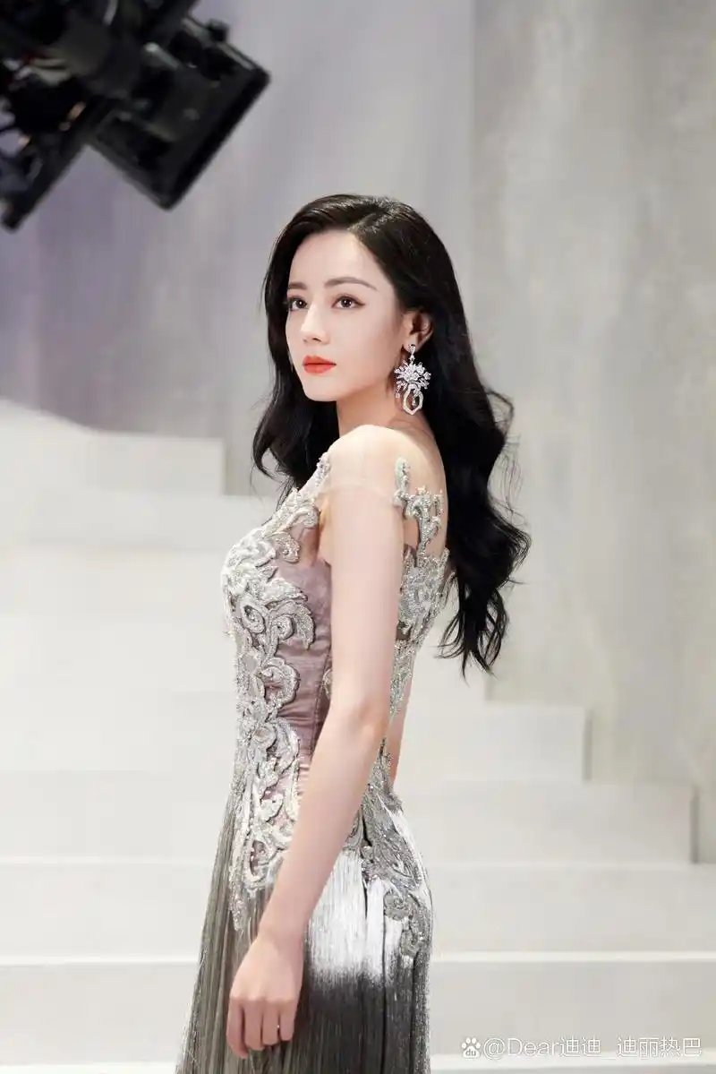 "迪丽热巴的美貌,真的让我神魂颠倒!