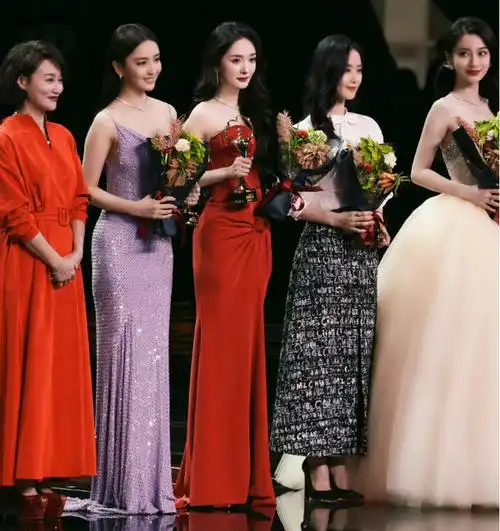 谭松韵,赵丽颖为什么没参加微博之夜