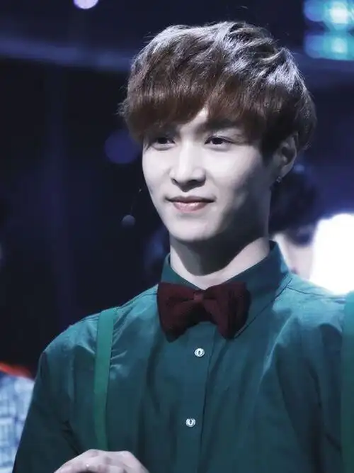 exo 张艺兴 lay
