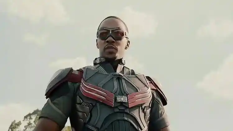 蚁人:去复联总部偷东西,碰到了猎鹰,两人大打出手