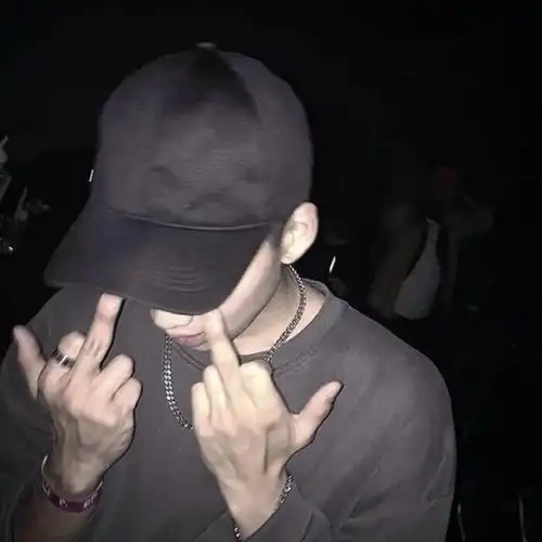 真人男头(图源各处侵权致歉)关注"伊雯宝贝",日常更新头像,背景图