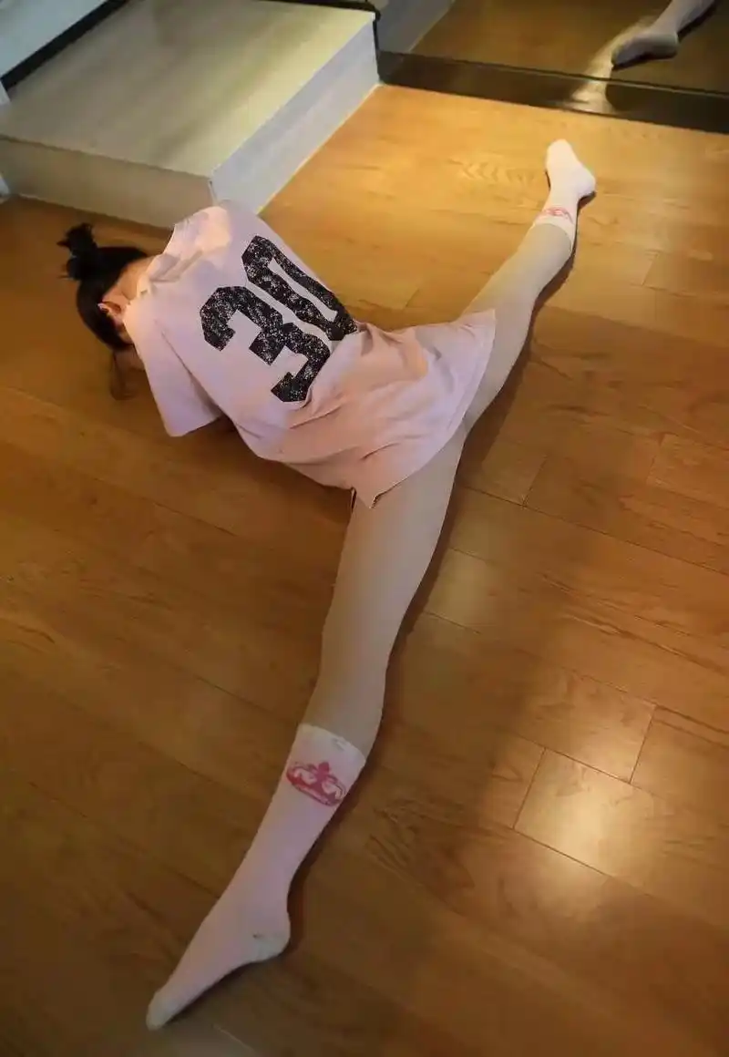 白虎 #小众圈子 #无处安放的小jio #一字马  拉伸真 - 抖音