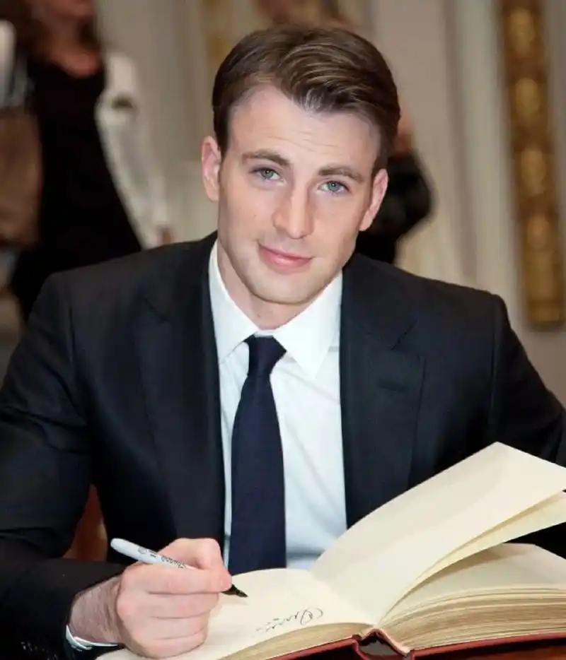 来看"美队"克里斯·埃文斯的盛世美颜#帅哥# #型男帅哥# #美国队长