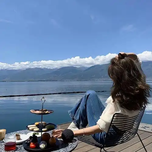 想要这种和风景合拍的头像 求求了