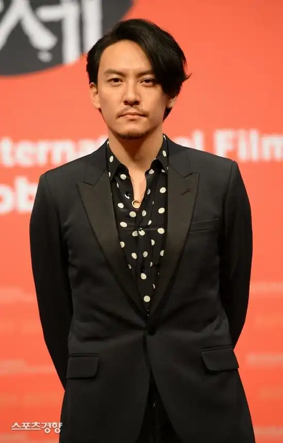 张震出演韩剧苏里南与河正宇黄政民等合作