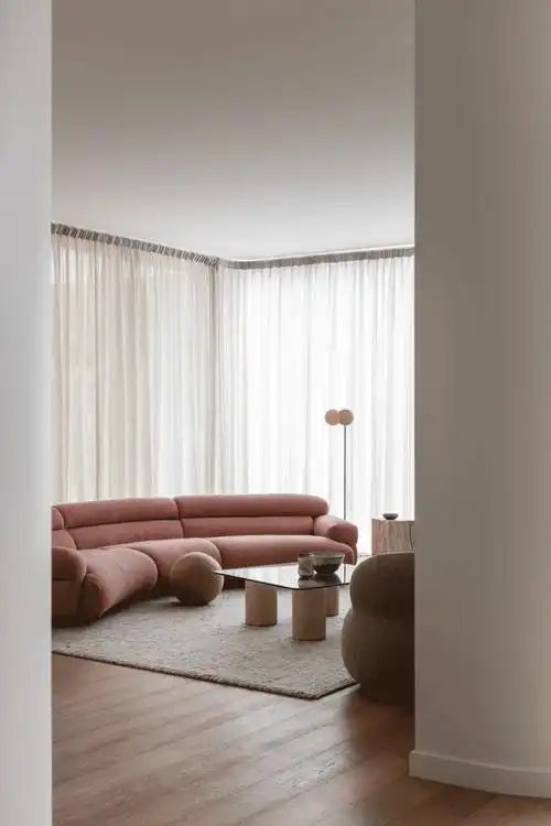 暖色调装修效果图客厅(暖色系装修风格如何搭配颜色)