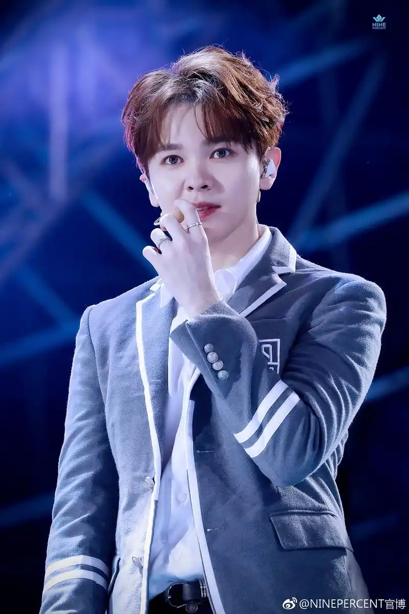 期待3天后了不起的百分九!闪闪发光的少年们,出道七个月快乐.