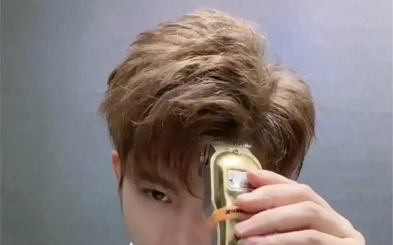 括号刘海三七侧分造型,年轻人深爱的发型