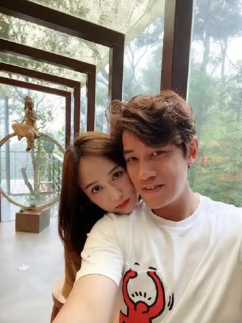 42岁陈乔恩低调结婚,男友是综艺相识的艾伦,二人世界变三口之家