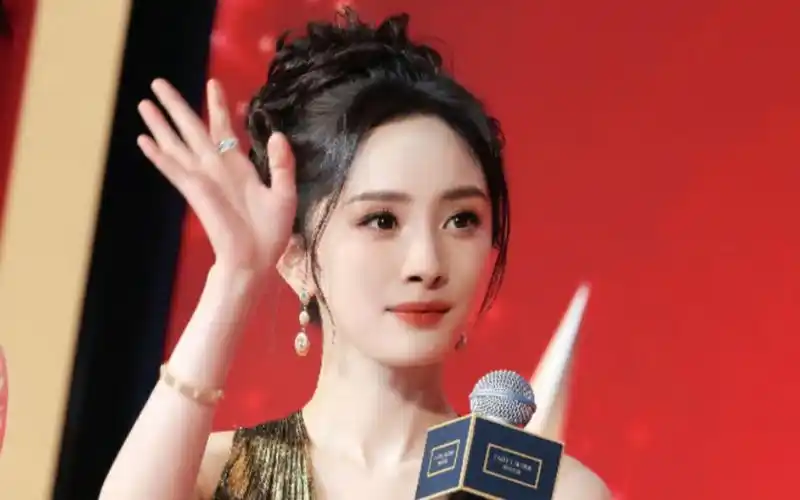 【杨幂|雅诗兰黛活动】谁不喜欢美女呢?更可况她是杨幂哎!