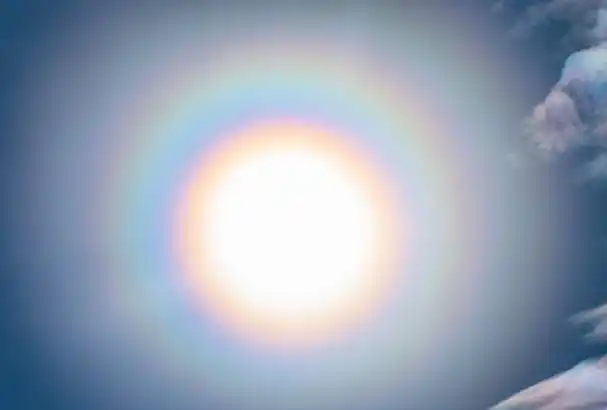 七彩云南昆明1月11日讯(简南俊)近日,云南省迪庆州德钦县雨崩村现罕见