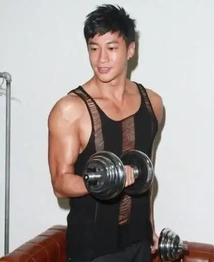 43岁何润东再次出演步惊云,剧照还原,网友却笑不出来