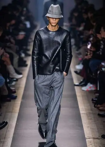 法国巴黎时装周dunhill2019秋冬男装发布会男装秀场