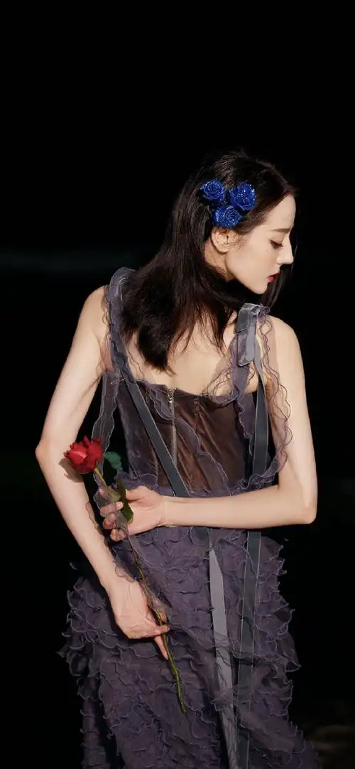 迪丽热巴海边壁纸,这是什么神仙颜值