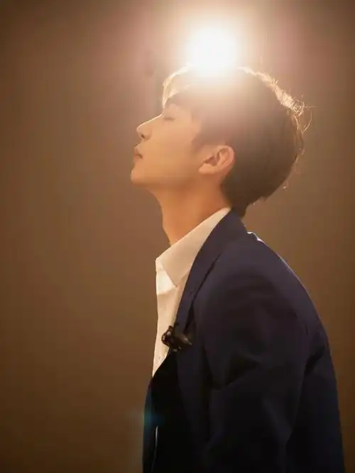 穿西装的男生也可以纯欲